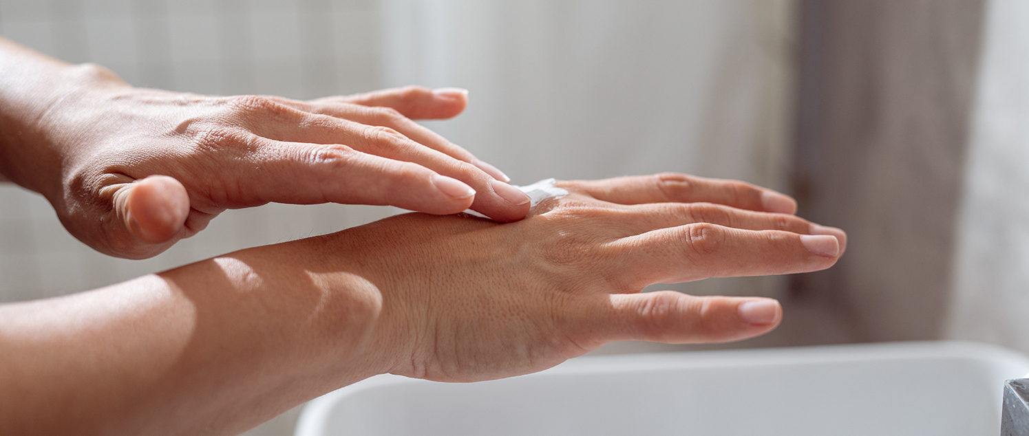 putting moisteriser on skin